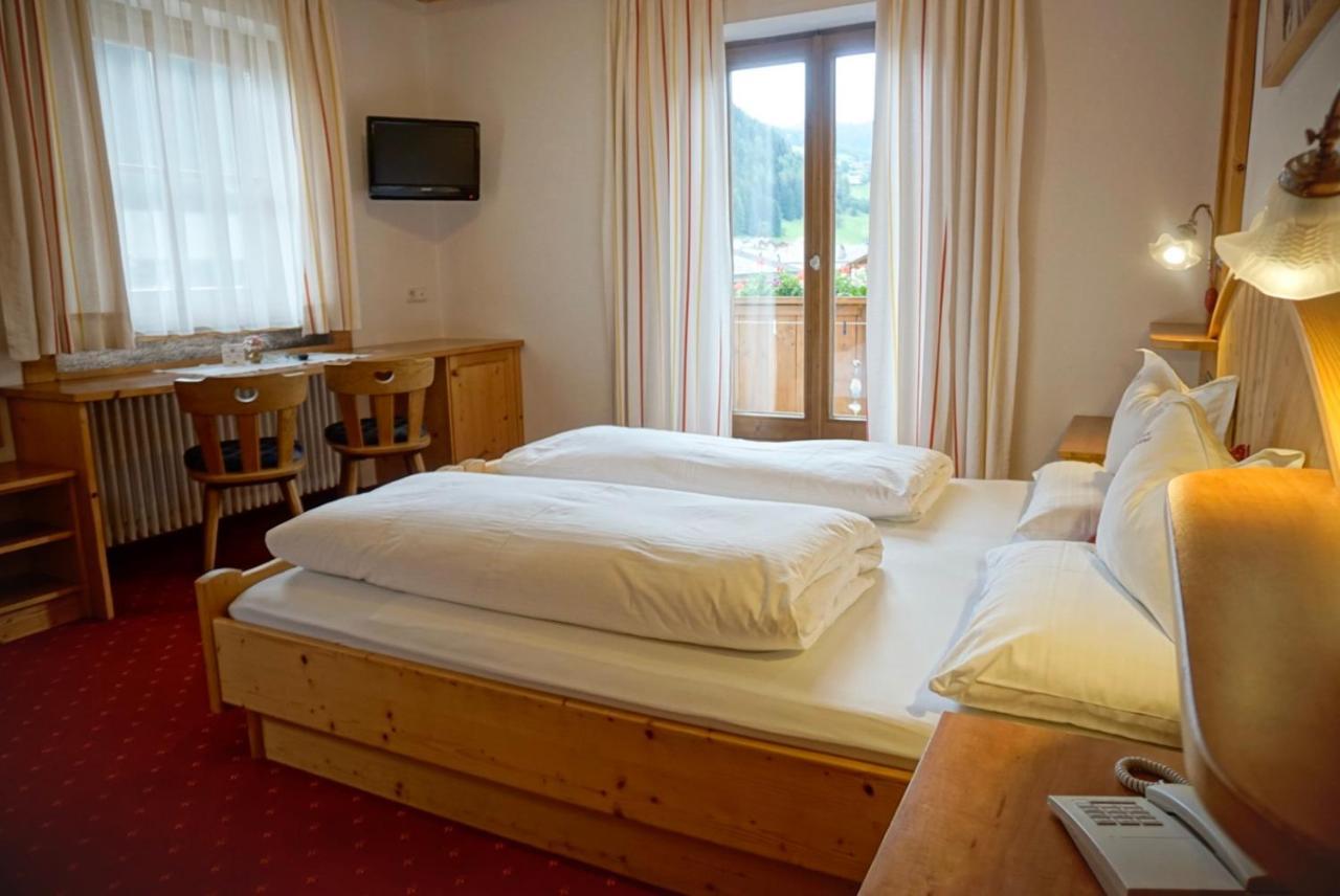 Garni Tofana Hotell Corvara In Badia Eksteriør bilde